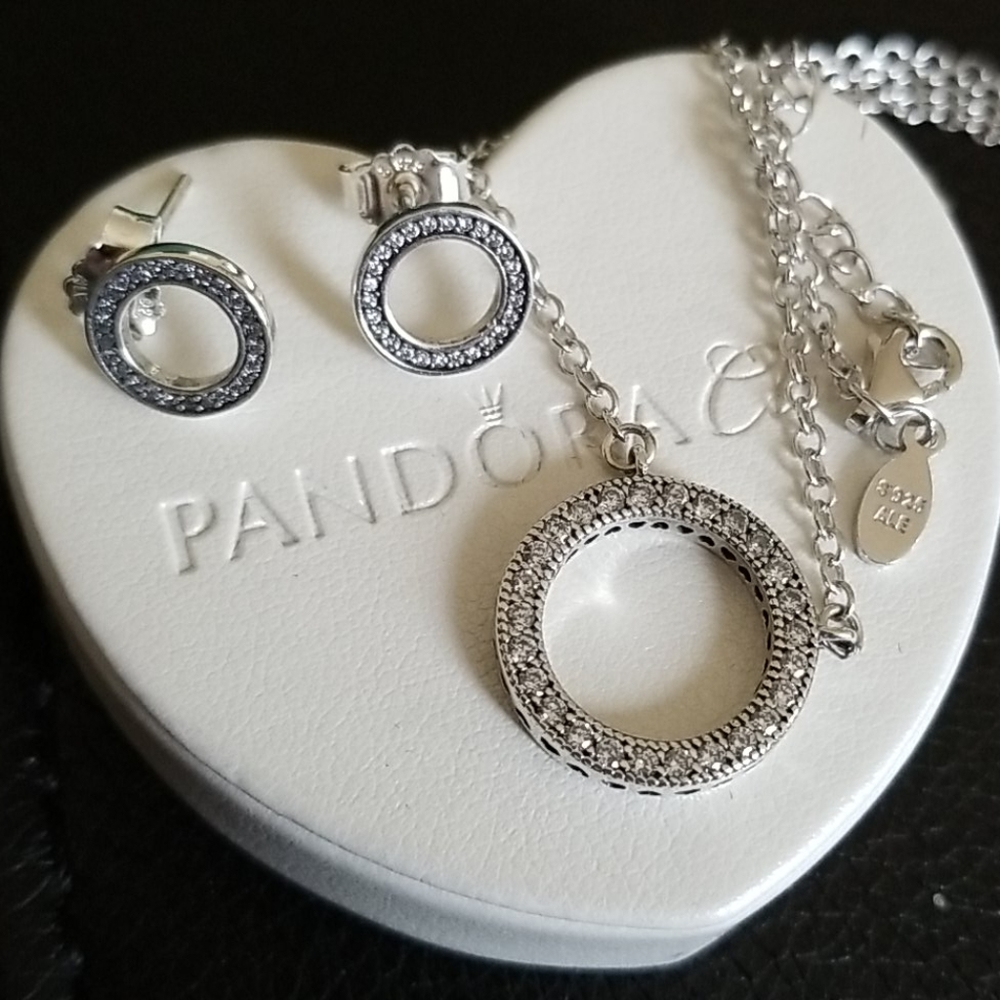 Pandora Silver Signature